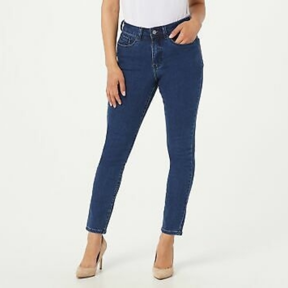 Women with Control stain resistant jeans mid blue